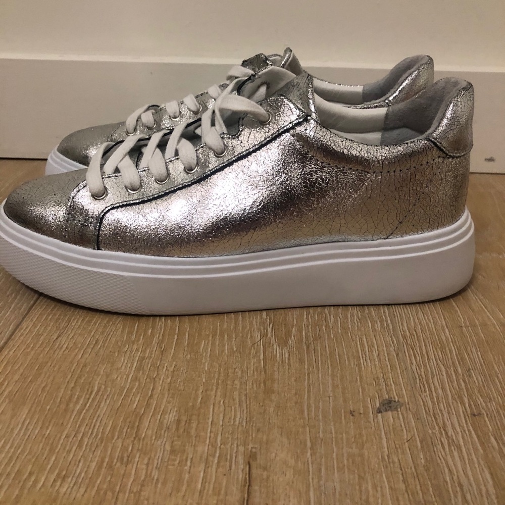 Size 8 Schutz Platform Sneaker